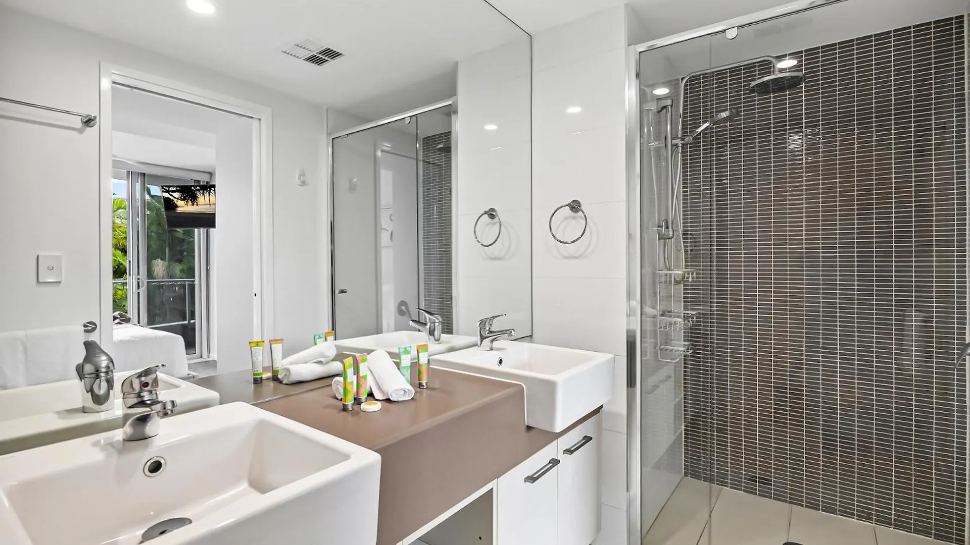 Karmasea Beachside Holiday 2 Bedroom Apartment アレクサンドラ・ヘッドランド オーストラリア